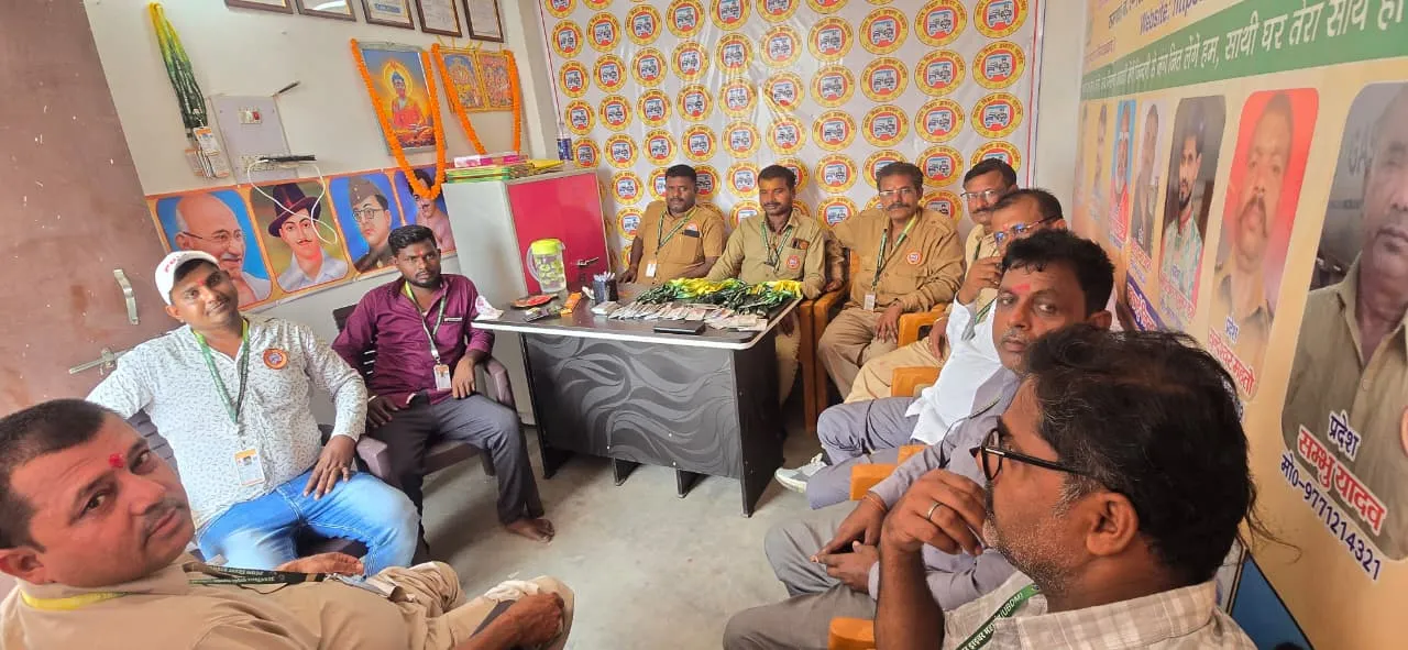 उदयन बिहार ड्राइवर महासंघ के कार्यालय हाजीपुर मे है